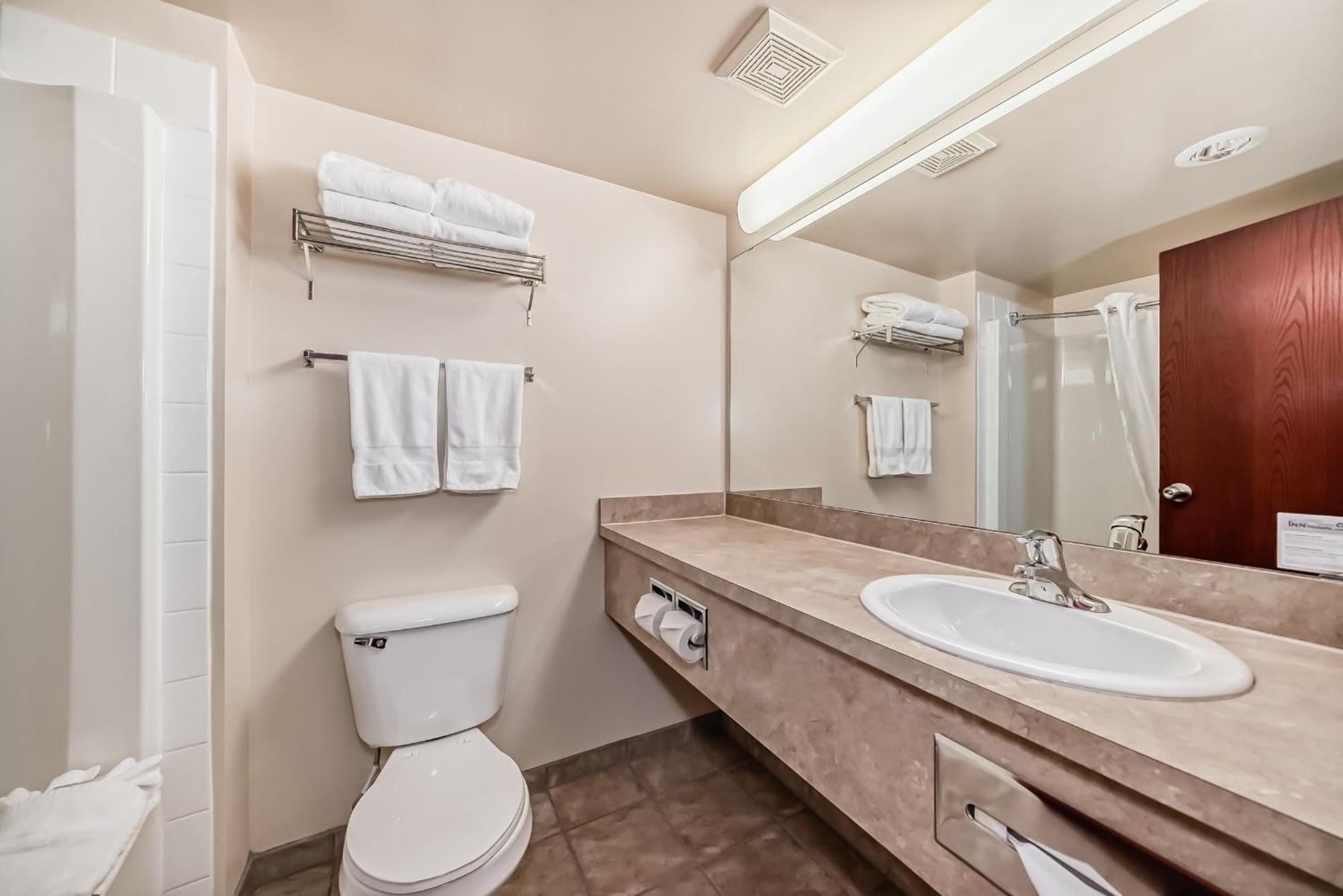Grande Cache Inn & Suites Esterno foto