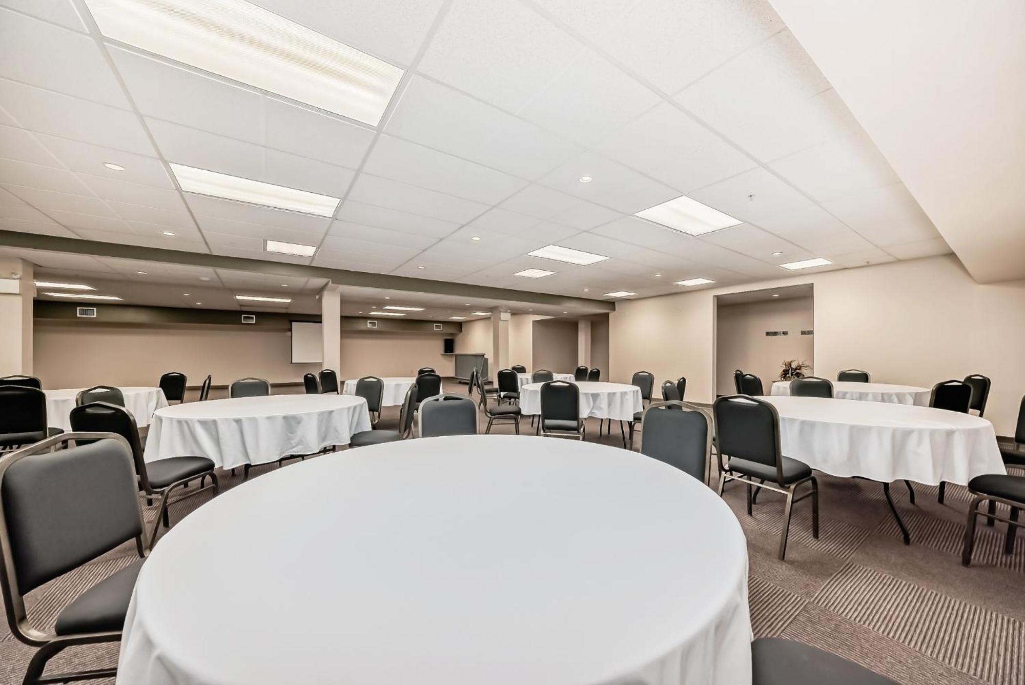 Grande Cache Inn & Suites Esterno foto
