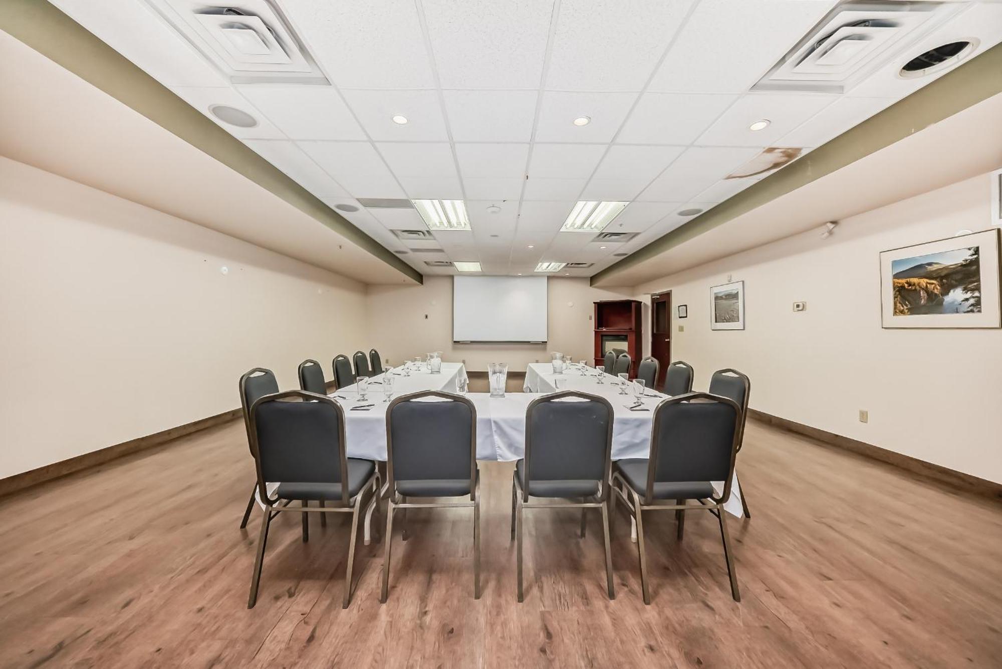 Grande Cache Inn & Suites Esterno foto