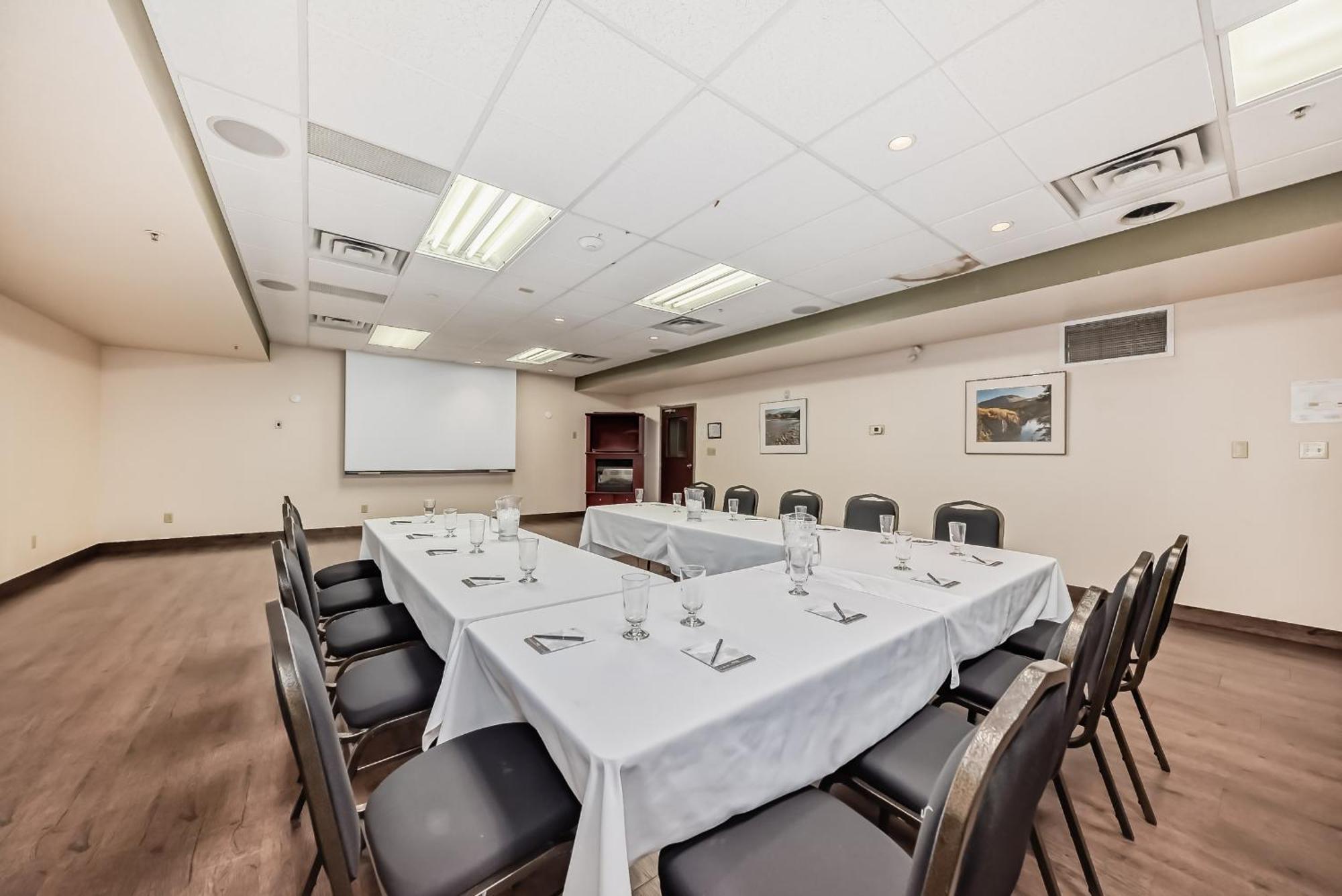 Grande Cache Inn & Suites Esterno foto