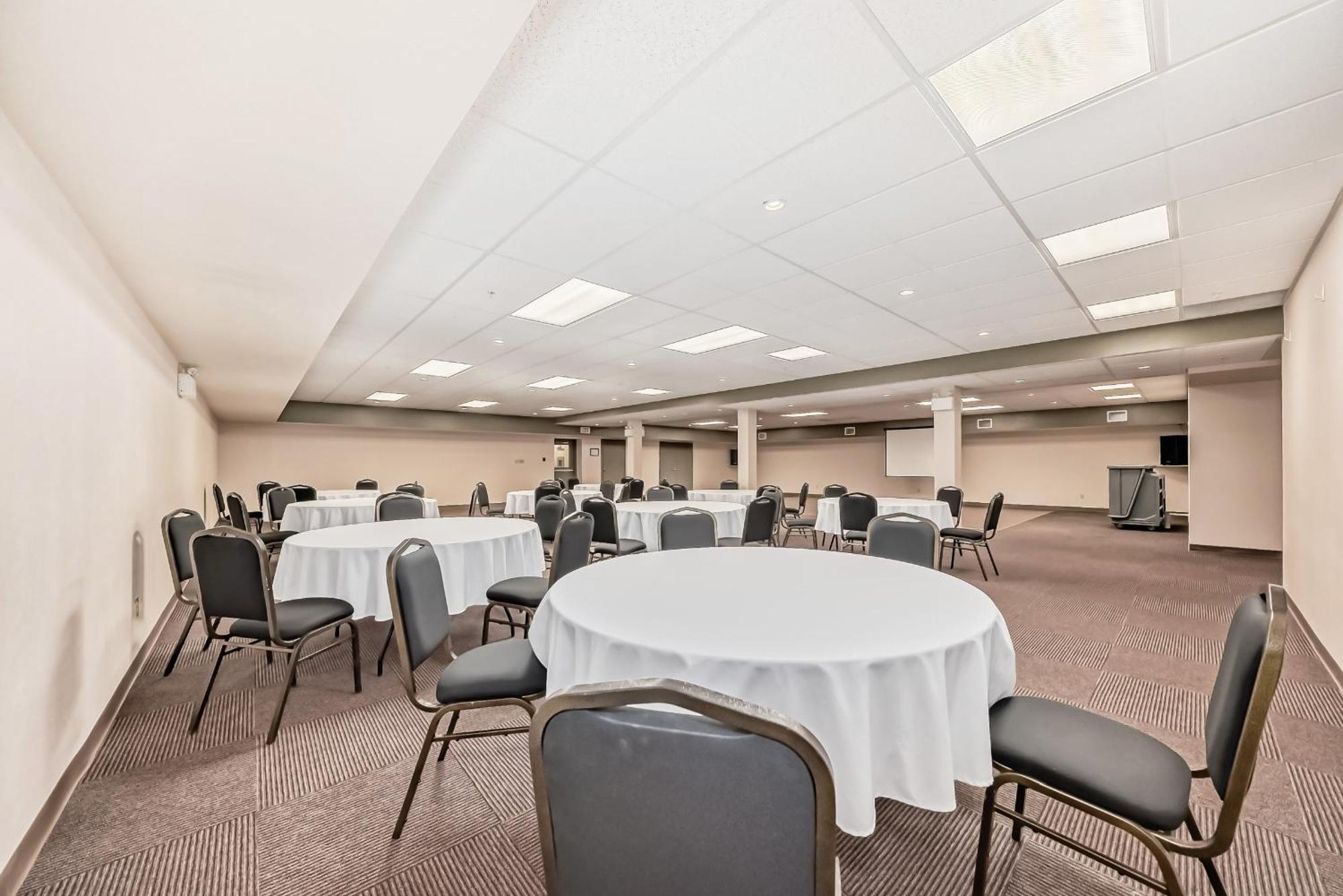 Grande Cache Inn & Suites Esterno foto