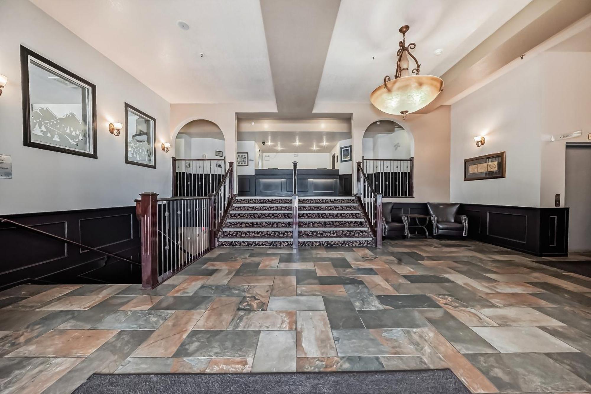Grande Cache Inn & Suites Esterno foto