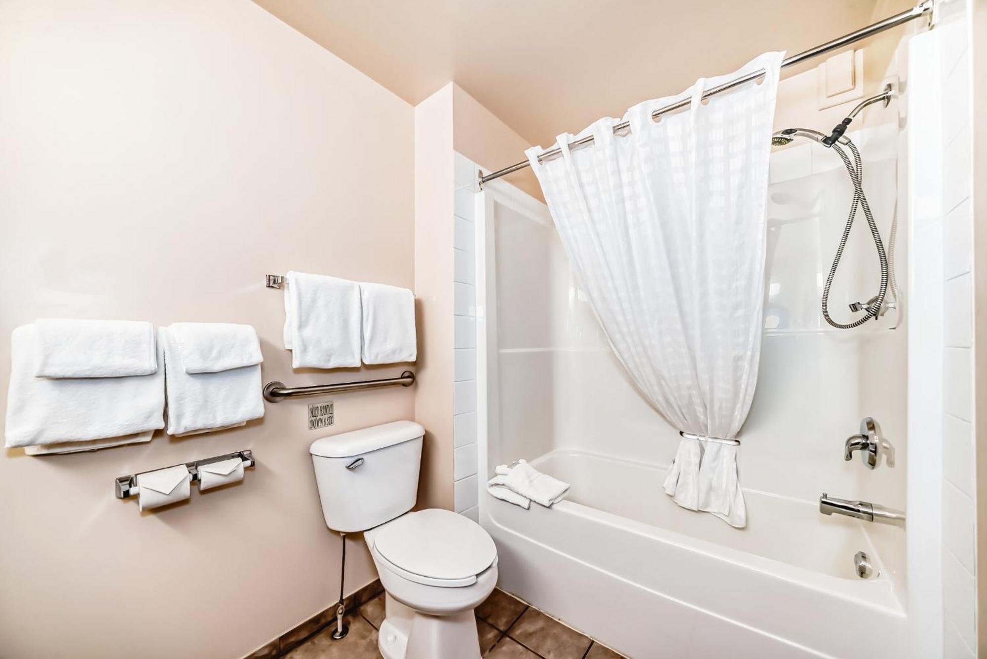 Grande Cache Inn & Suites Esterno foto