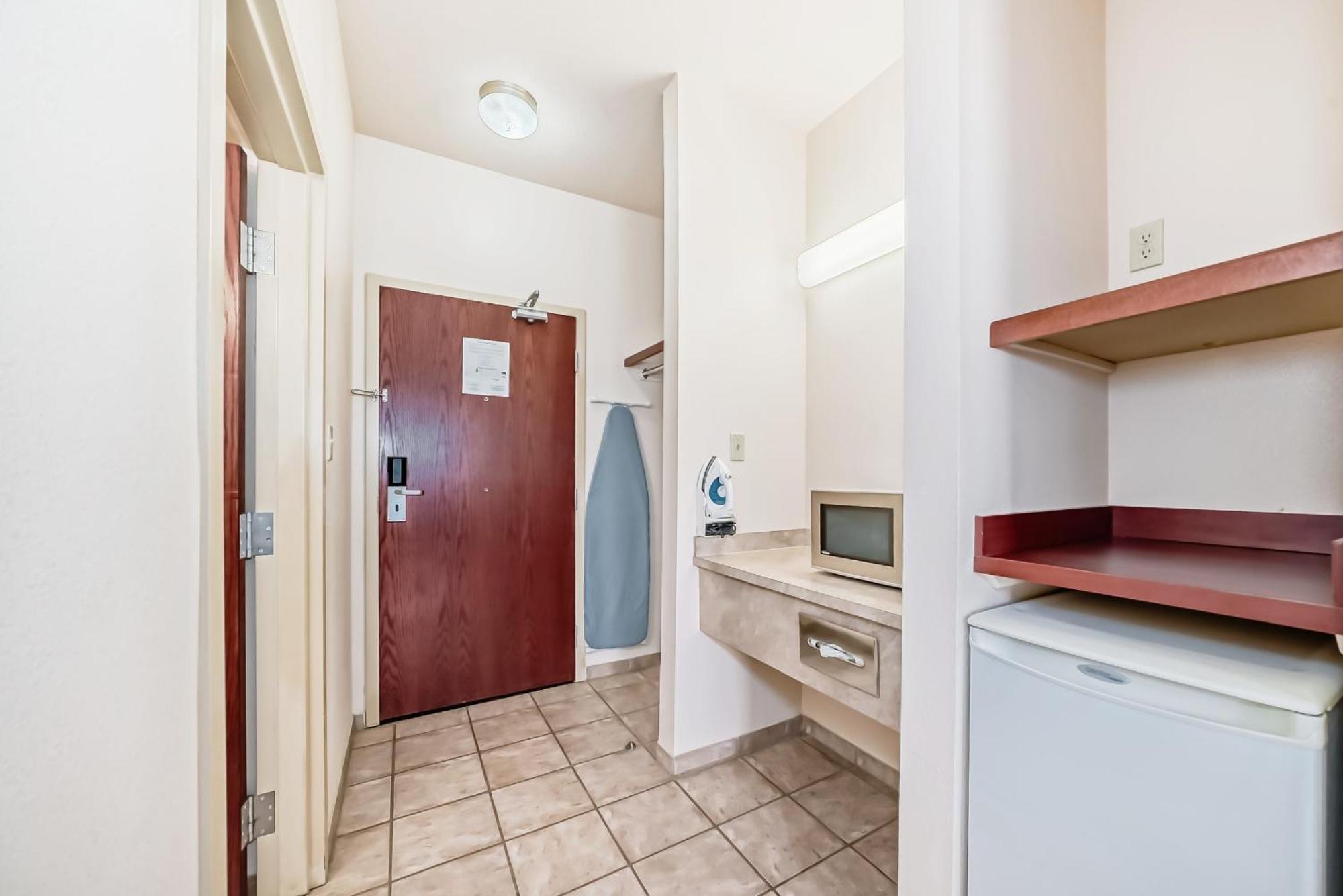Grande Cache Inn & Suites Esterno foto