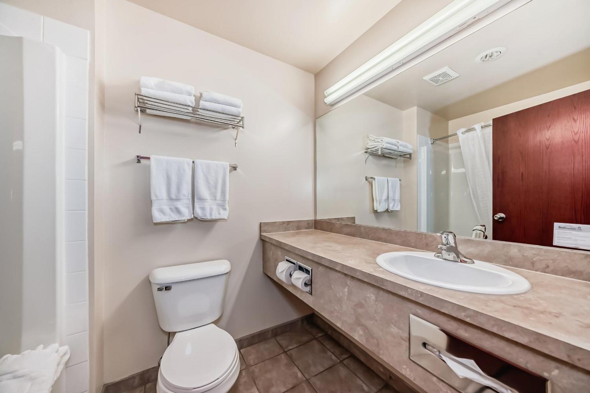 Grande Cache Inn & Suites Esterno foto