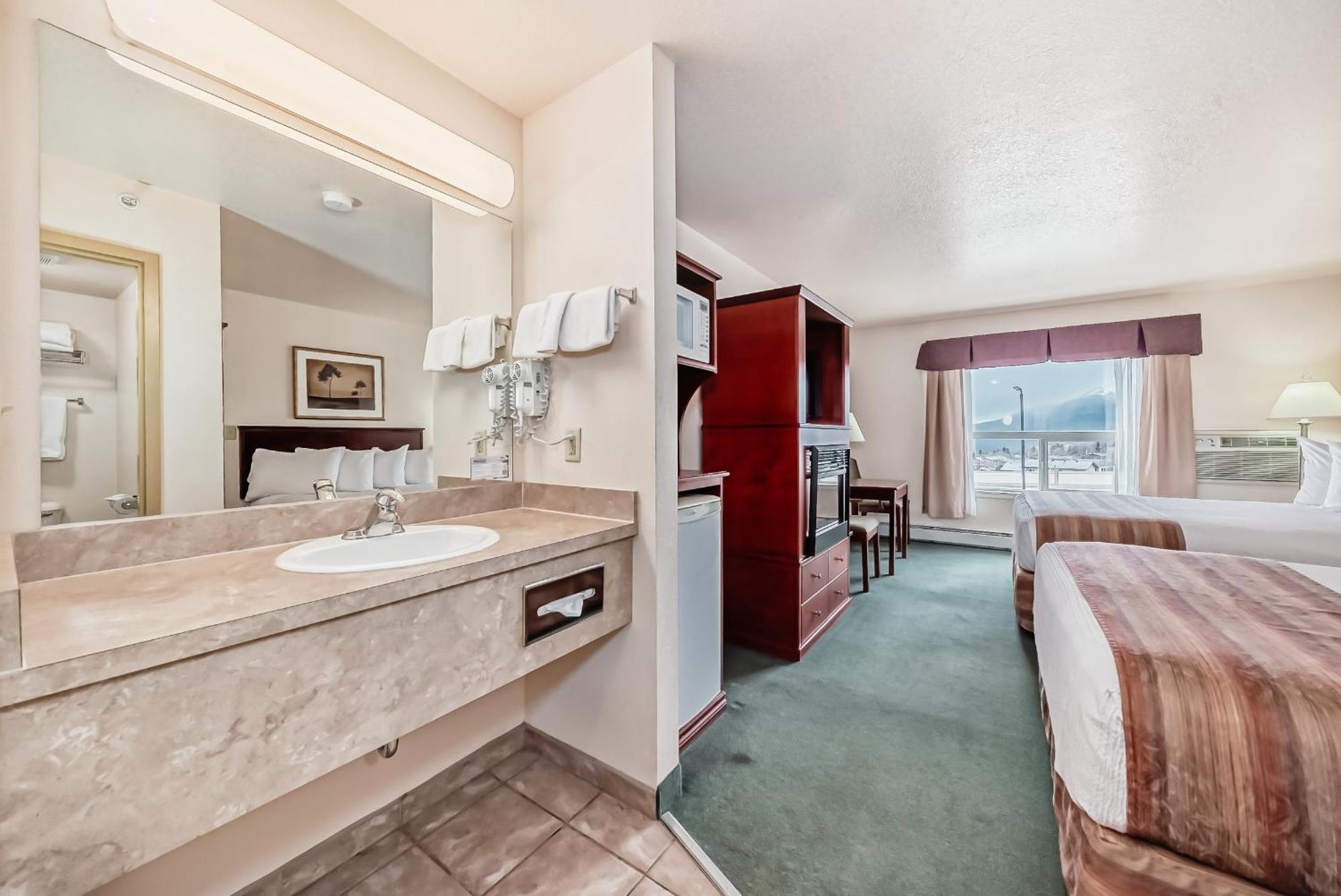 Grande Cache Inn & Suites Esterno foto