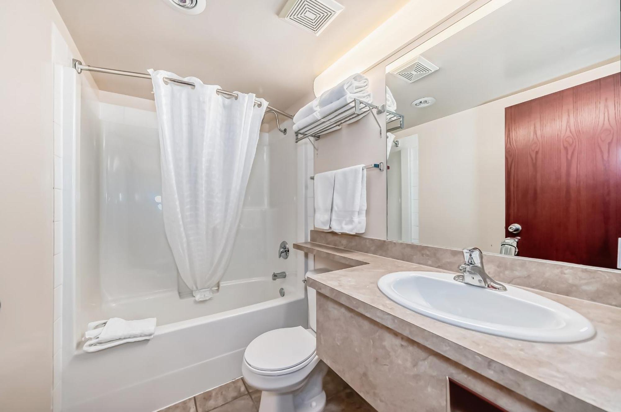 Grande Cache Inn & Suites Esterno foto