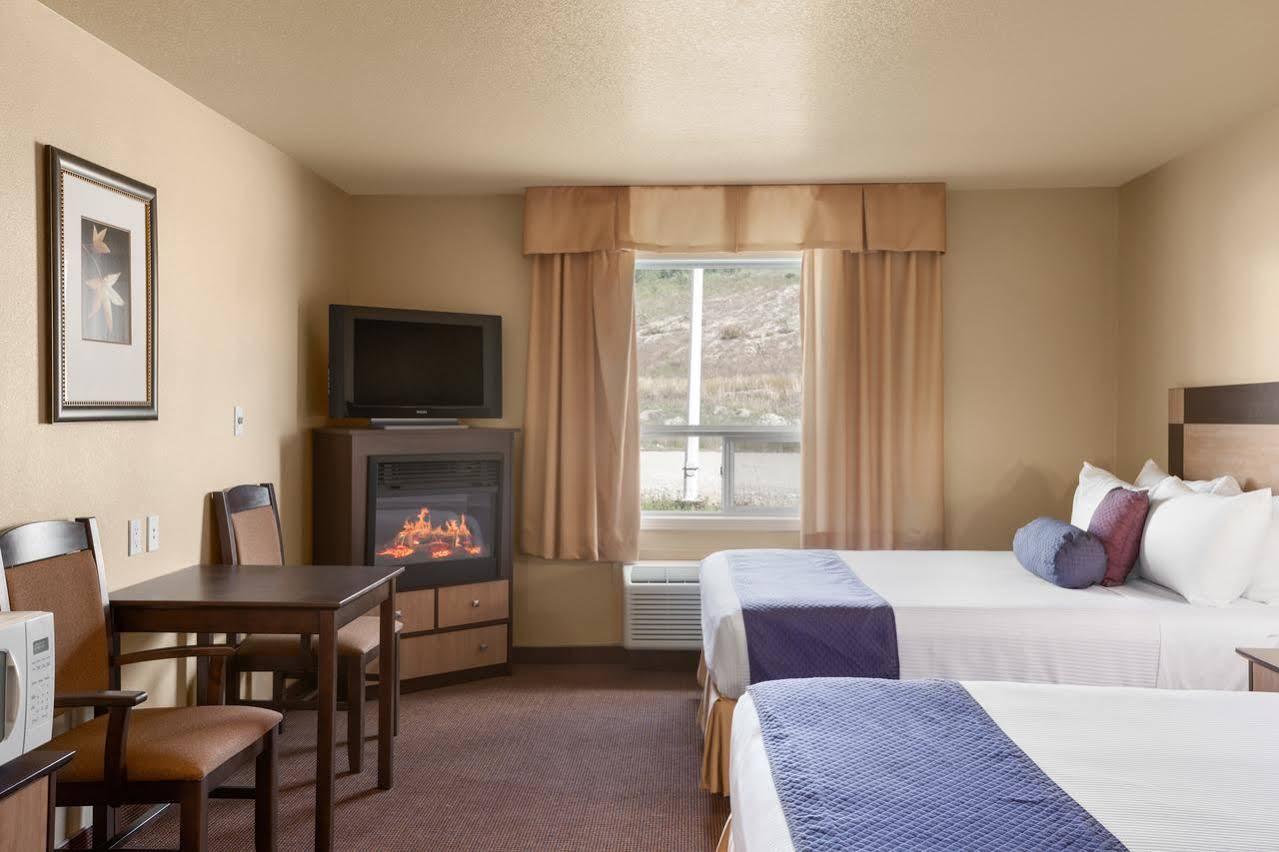 Grande Cache Inn & Suites Esterno foto